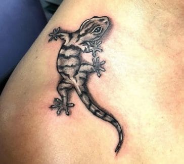 50 Coolest Gecko Tattoo Designs PetPress   Shoulder 3d Gecko Tattoo 364x323 