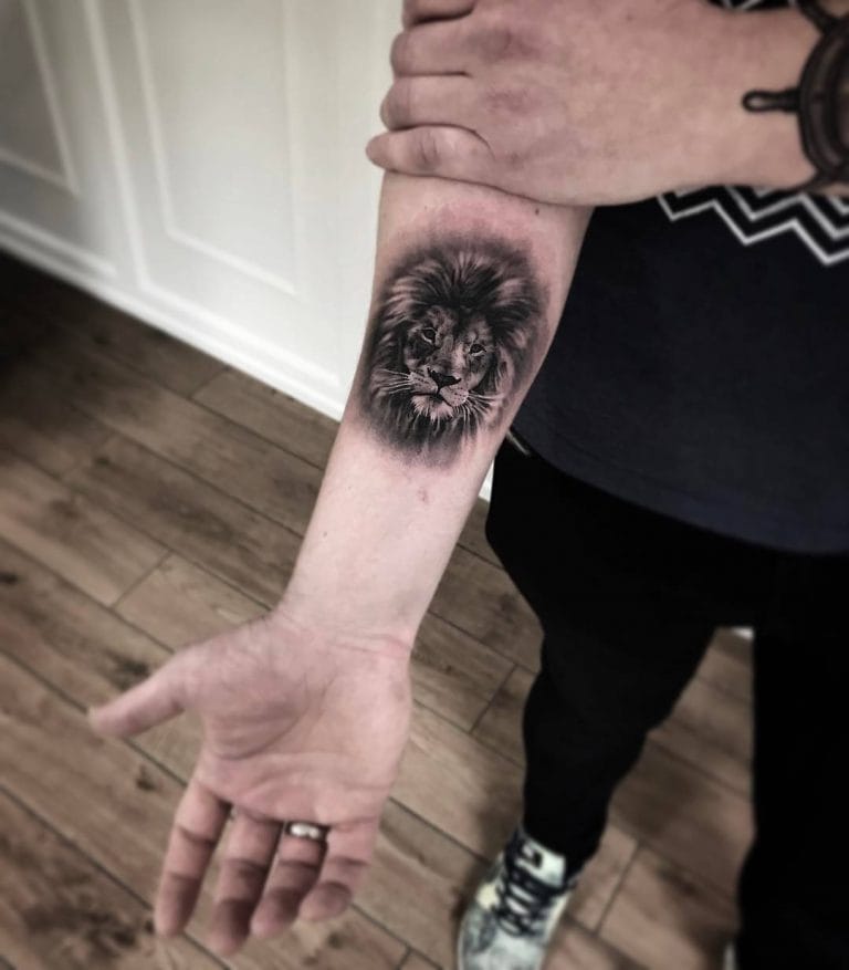 24 Small Lion Tattoo Designs and Ideas That Will Inspire You