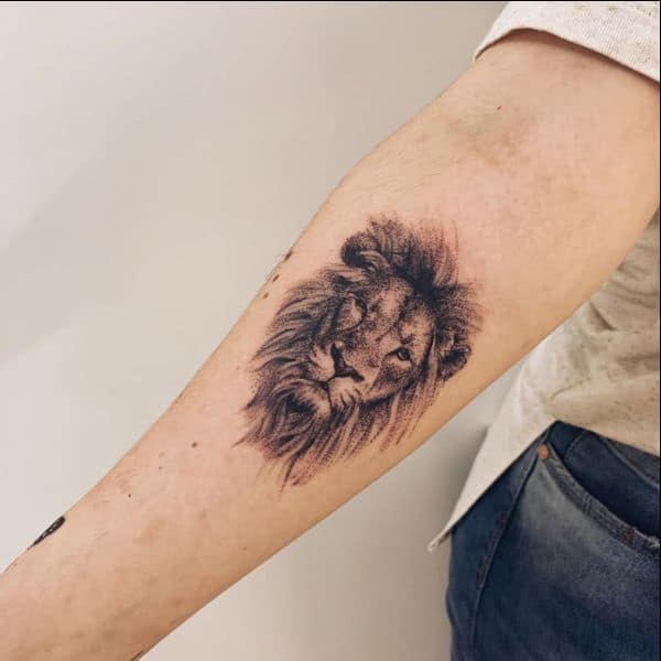 24 Small Lion Tattoo Designs and Ideas That Will Inspire You