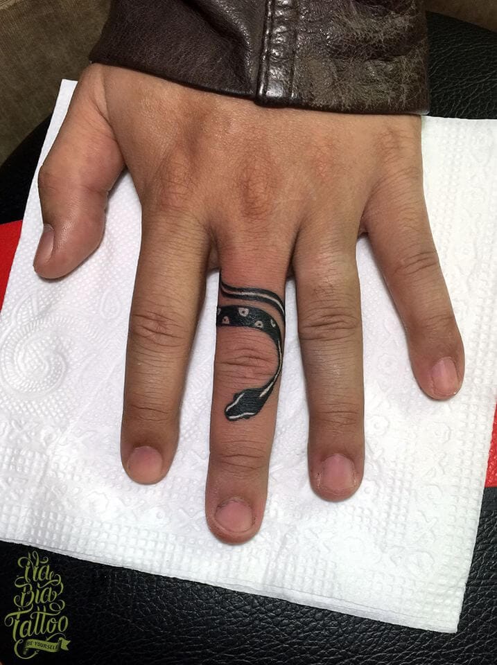 Tattoo: Finger Tattoo