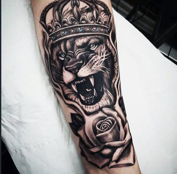 15+ Lion With Crown Tattoo Ideas and Designs - PetPress