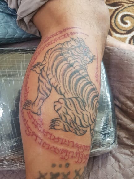 10+ Sak Yant Tattoo Ideas - Tiger Tattoo Designs - PetPress