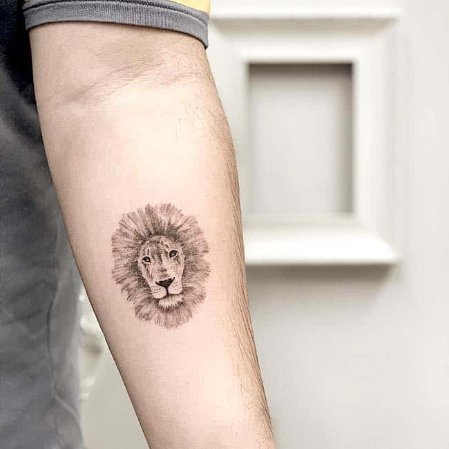 15+ Small Lion Tattoos - Tiny Tattoo Designs - PetPress