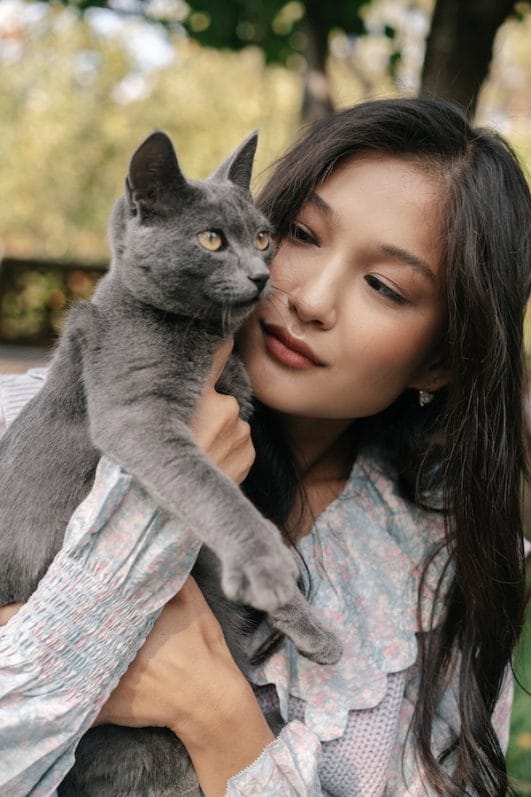 Why Does My Cat Bite My Hair? 7 Reasons Behind This Behavior