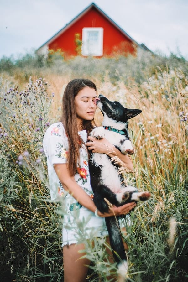 dog-licks-skin
